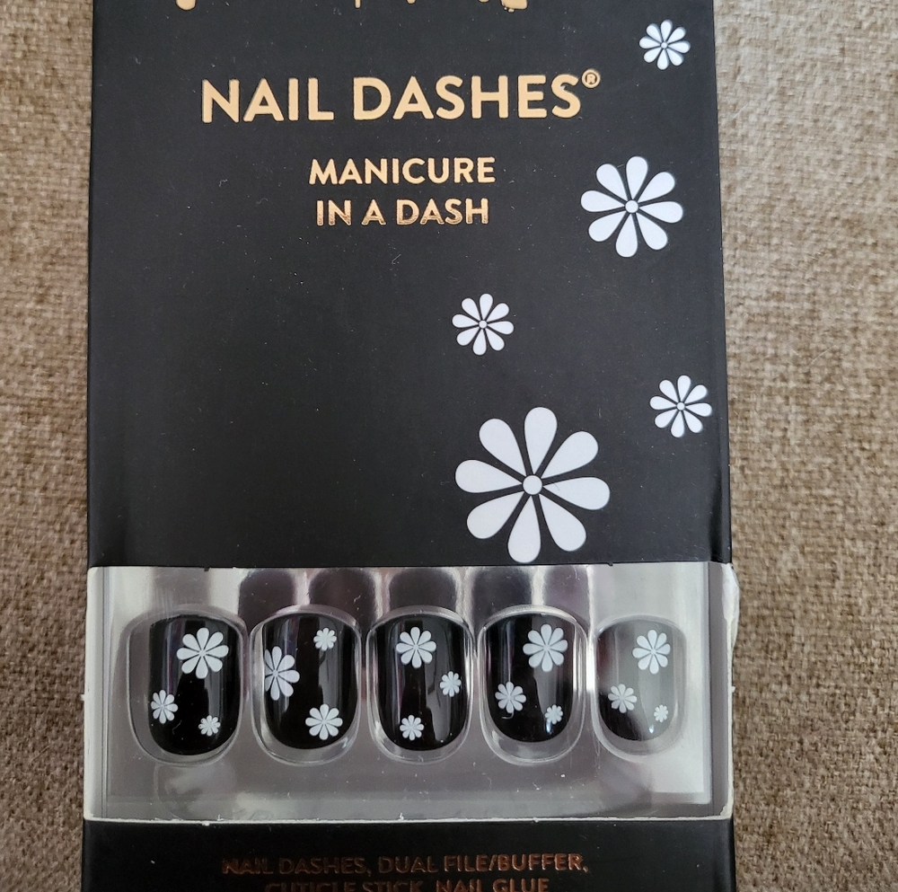RED ASPEN NAILS